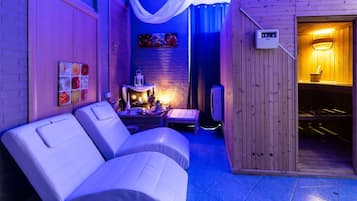 Sauna, Whirlpool, Körperbehandlungen, Warmsteinmassagen, Körperpeelings