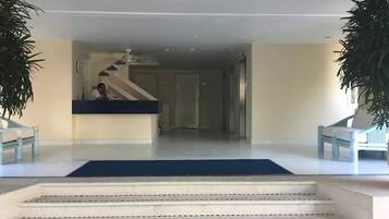 Pintu masuk properti