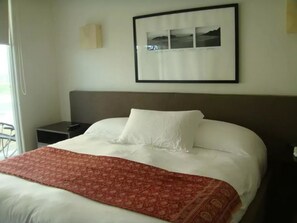 คอมฟอร์ทคอนโด, เตียงคิงไซส์ 1 เตียง | 1 ห้องนอน, Wi-Fi ฟรี, ผ้าปูที่นอน