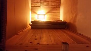 Shared Dormitory, Men only