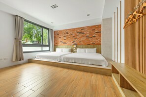 Cortinas blackout, wifi gratis y ropa de cama 