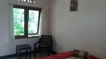 Standard Room | Free WiFi, bed sheets