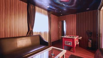 Premium Penthouse | Living area | Flat-screen TV