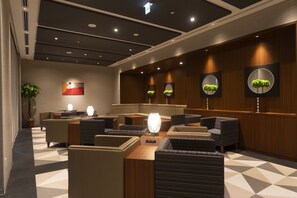 Lobby-lounge