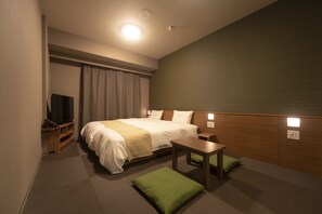 خزنة داخل الغرفة ومكتب وتجهيزات عازلة للصوت وواي فاي مجانًا