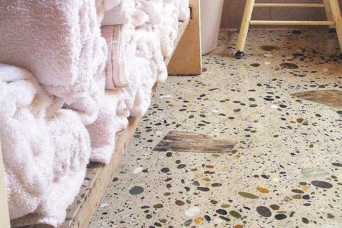 Deep soaking tub, free toiletries, hair dryer, bathrobes