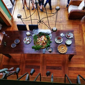 Dining - The House With No Nails (Wardville)