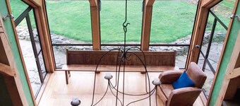 The House With No Nails