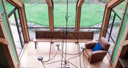 The House With No Nails