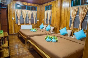 Family with Private Outside Bathroom | Wi-Fi ฟรี, ผ้าปูที่นอน