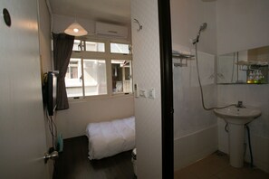 Single Room (含淋浴設備，使用公廁) | Free WiFi - G9 stay (Taipei)
