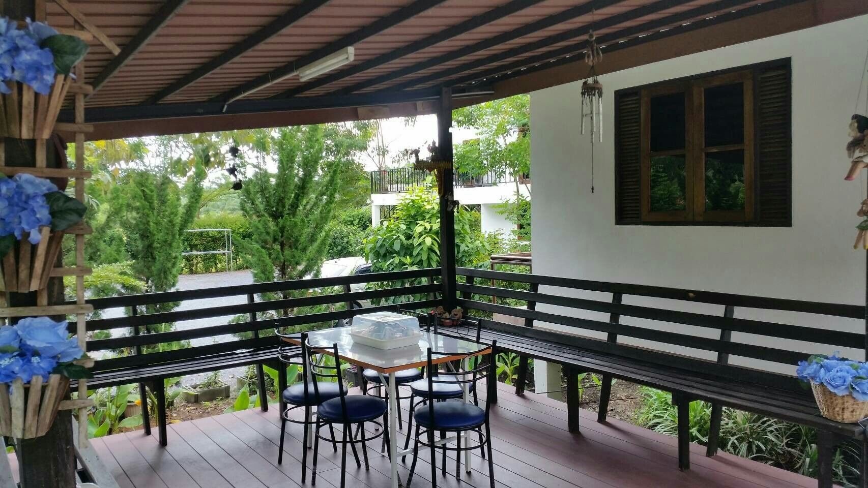 Habitación triple | Terraza o patio