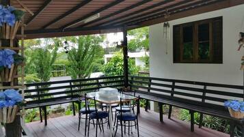 Kamar Triple | Teras/patio