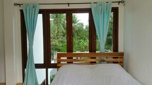 Habitación estándar doble, 1 cama doble, frigorífico | Escritorio, cortinas opacas, wifi gratis y ropa de cama