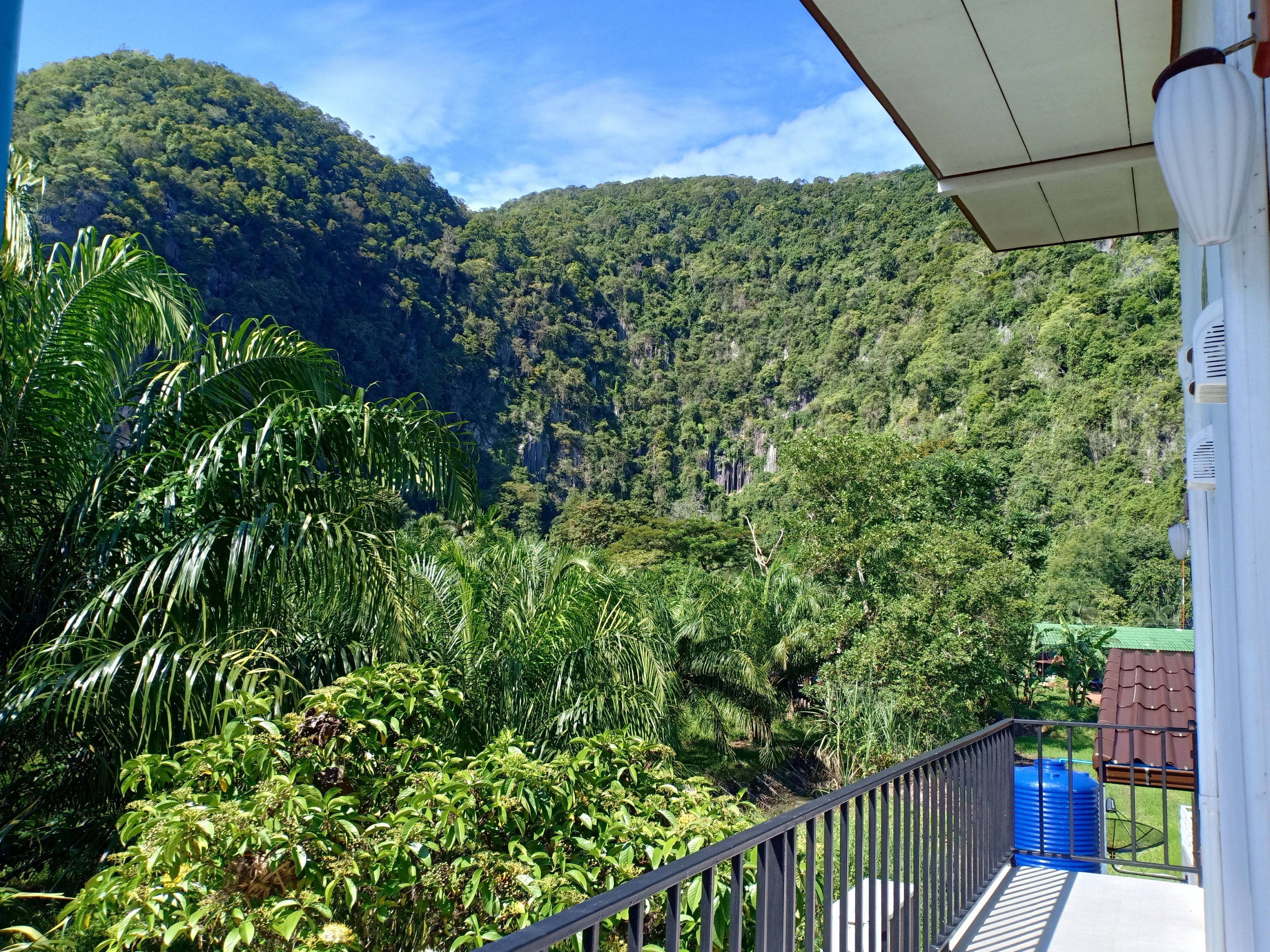 Quarto casal standard, 1 cama de casal, geladeira | Vista do quarto