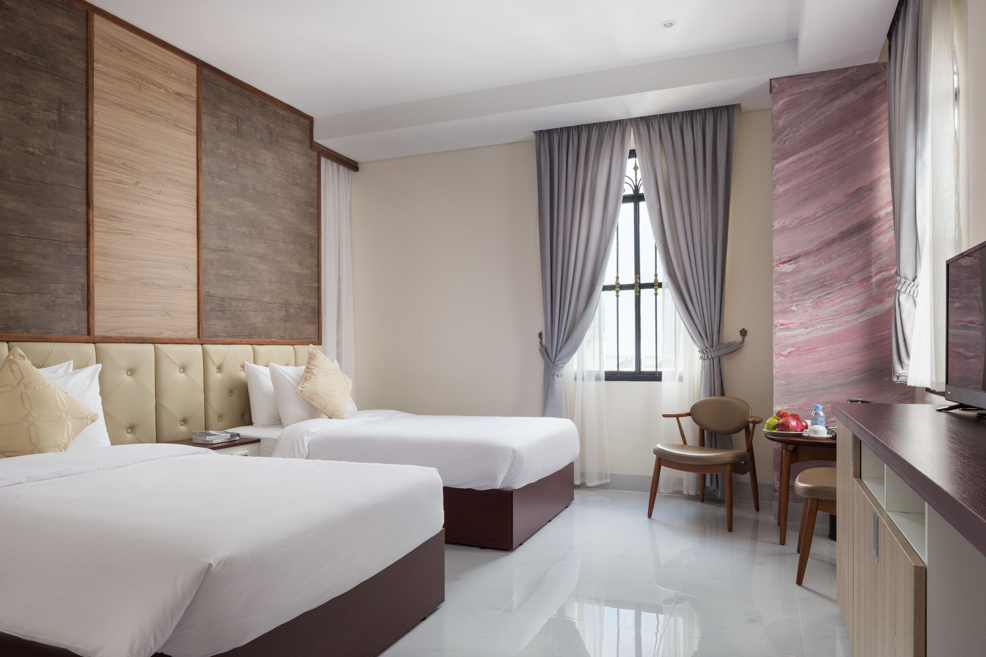 standard twin room | 1 bedroom, minibar, in-room safe, desk