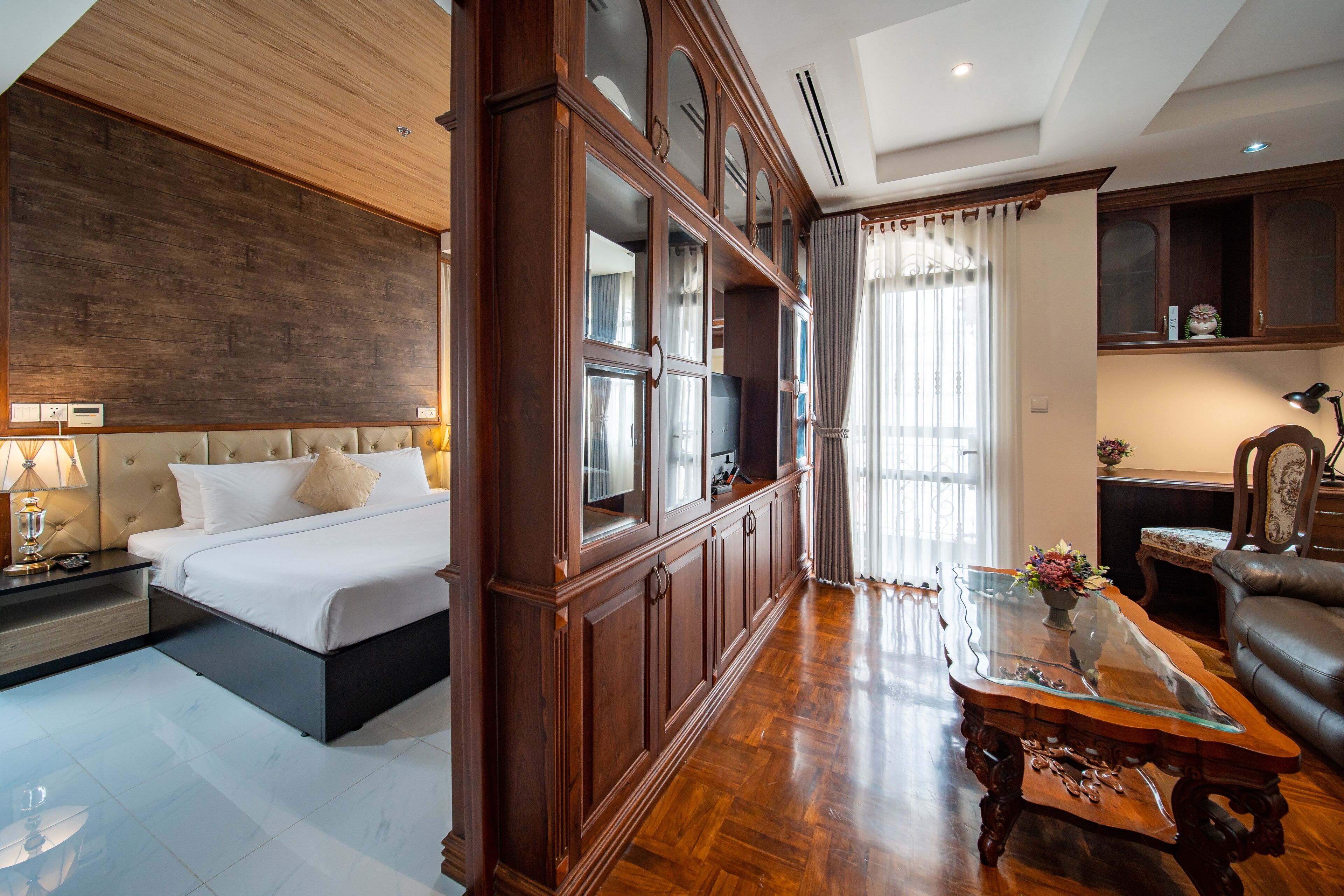 junior suite, 1 bedroom, city view | 1 bedroom, minibar, in-room safe, desk