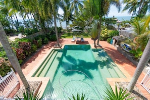 Outdoor pool - Beach House Cairns (Holloways Beach)