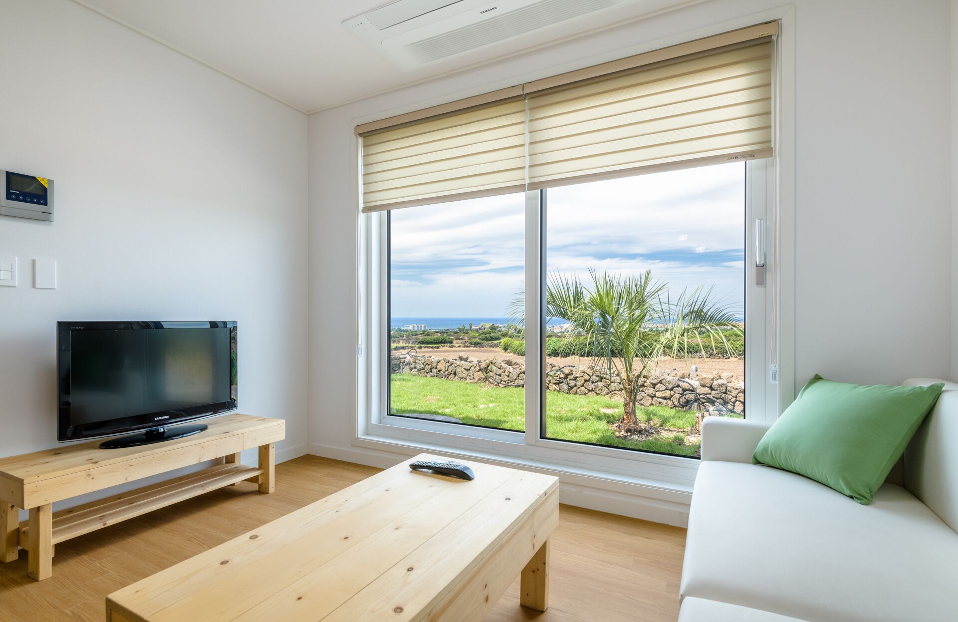 Huis (C Type) | Uitzicht vanuit de kamer