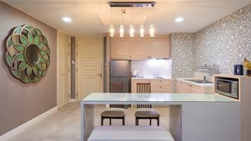 1 Bedroom Apartment | In-room dining