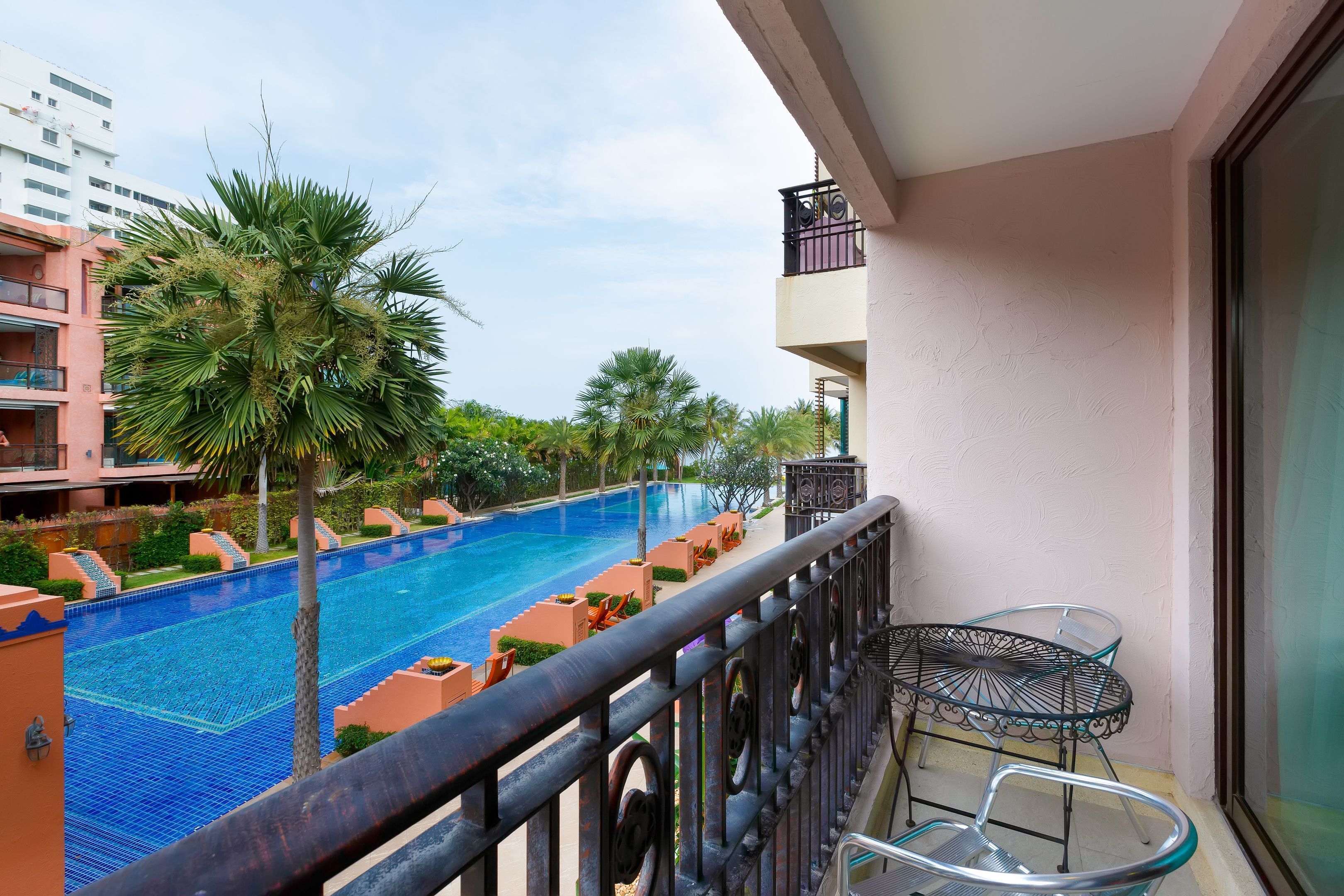 1 Bedroom Apartment | Balcony