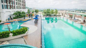 Kolam renang outdoor