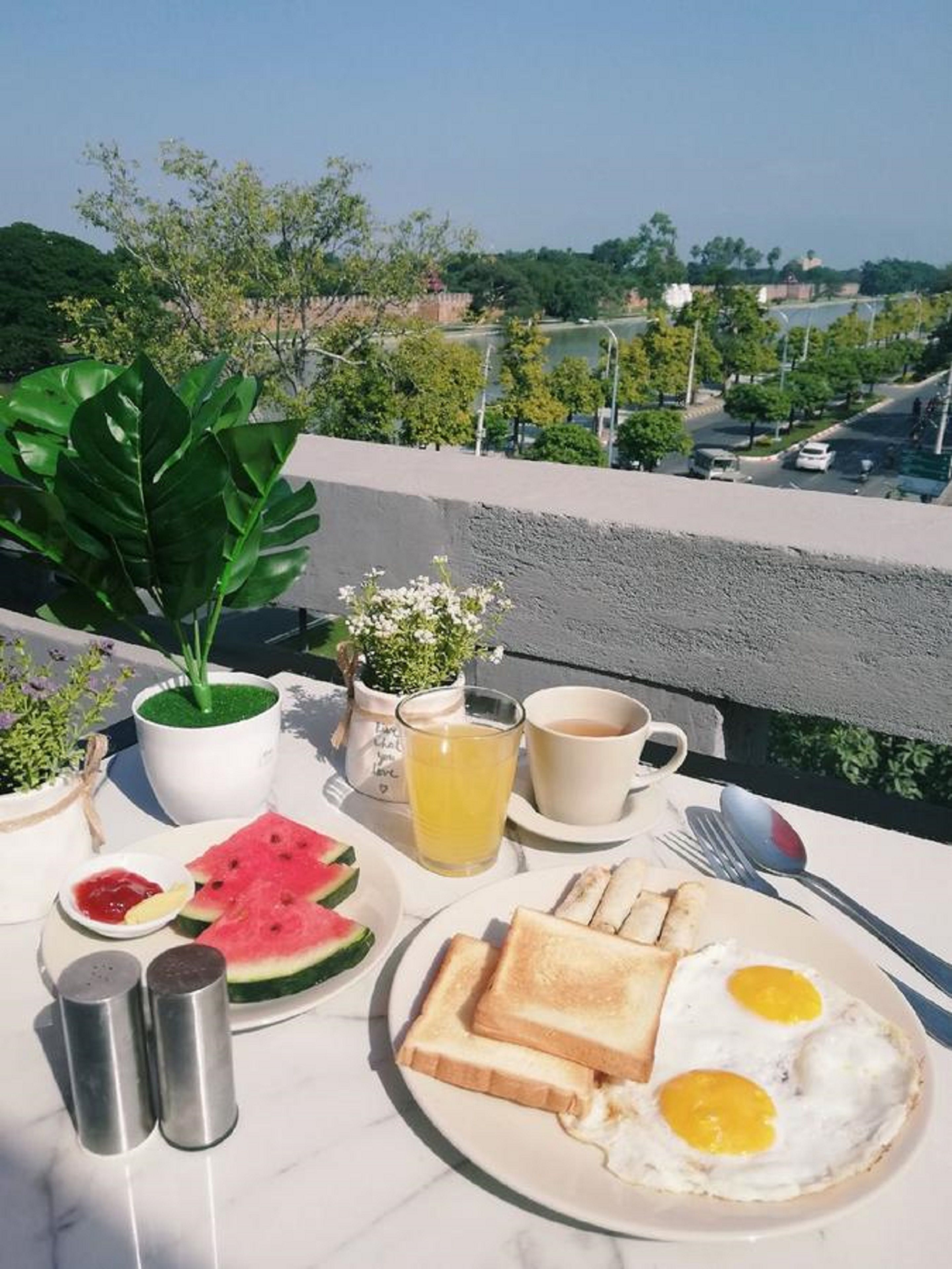 Tägliches inbegriffenes nach Wunsch zubereitetes Frühstück