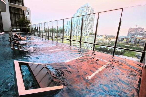 Outdoor pool - Solstice @ Pan'gaea (Cyberjaya)