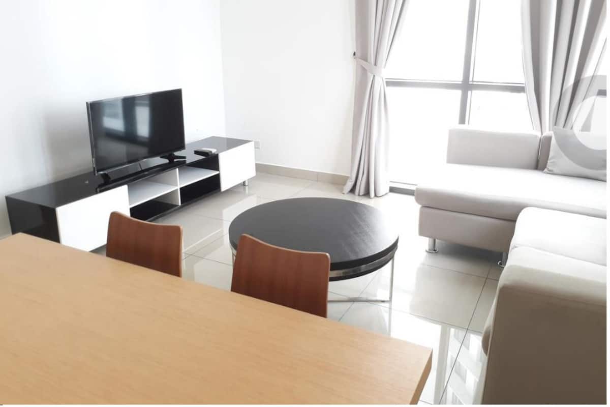 King's Duplex | Zona de estar | Una televisión