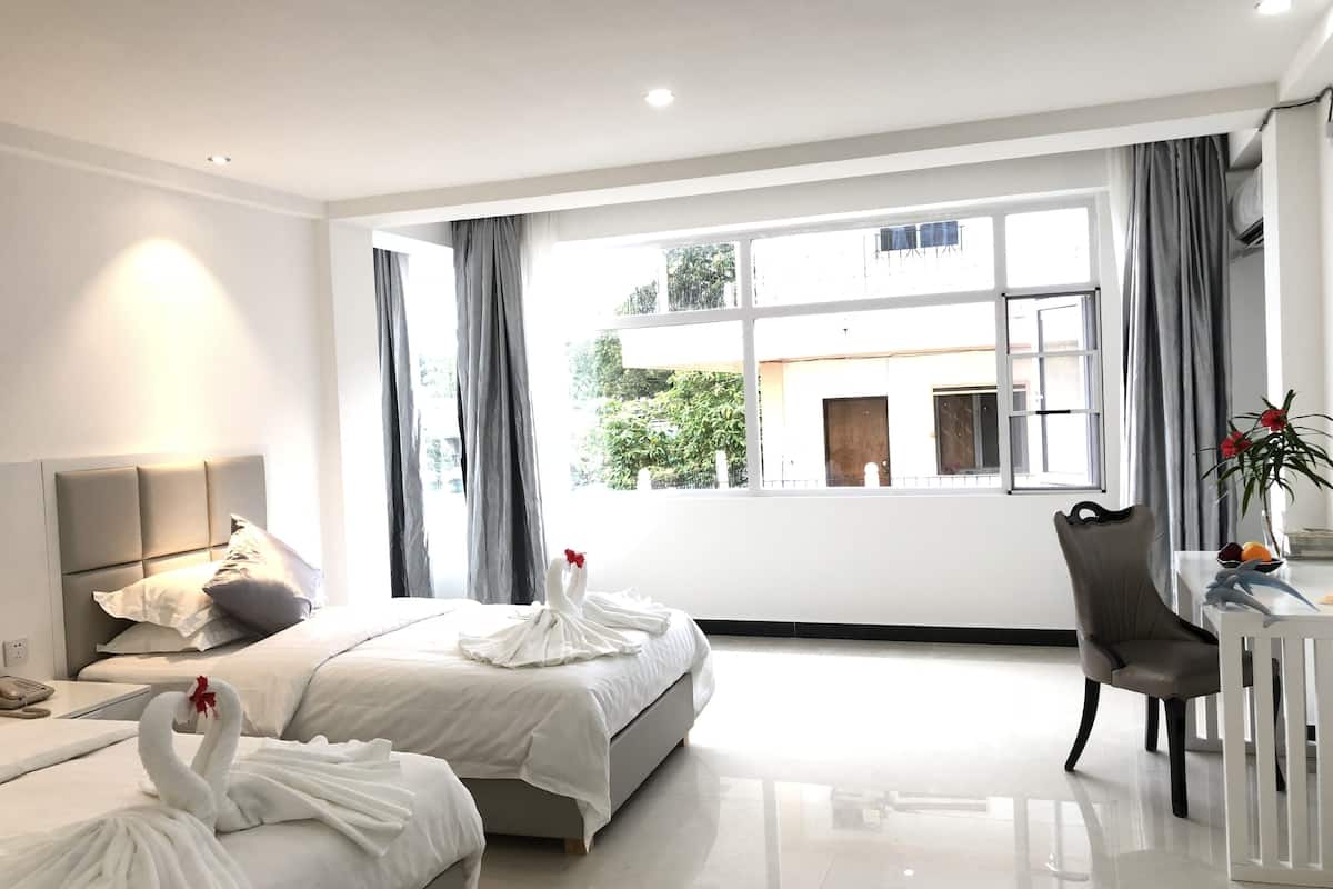 1 bedroom, in-room safe, desk, blackout drapes