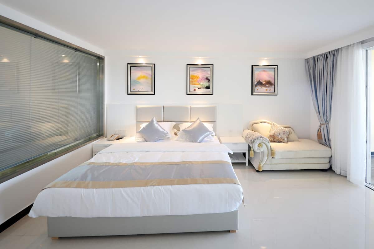 Deluxe Double Room, Balcony, Sea View | 1 bedroom, in-room safe, desk, blackout drapes