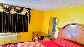 Phòng đơn cơ bản, 1 giường cỡ king | Bàn, màn/rèm cản sáng, bàn ủi/dụng cụ ủi quần áo