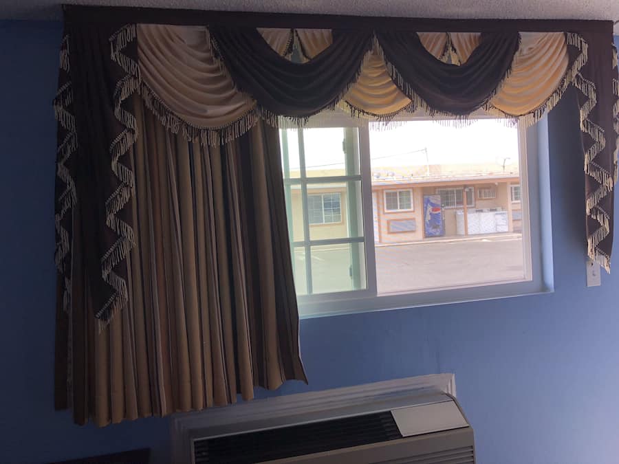 Basic Single Room, 1 King Bed | Desk, blackout curtains, iron/ironing board, free WiFi