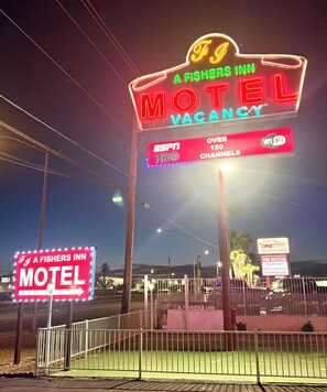 A motel sign with neon lights, indicating it is a FISHERS INN. - A Fisher's Inn Motel (Las Vegas)
