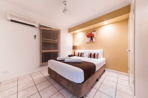 3 bedrooms, iron/ironing board, bed sheets