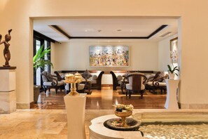 2 bares, bar junto a la piscina y bar en la playa