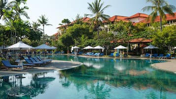 4 outdoor pools, open 7:00 AM to 9:00 PM, pool umbrellas, pool loungers