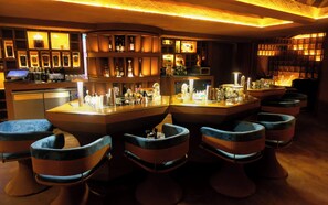 2 bars/lounges, poolside bar, beach bar - The Ayodya Palace (Nusa Dua)