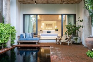 Kraam Pool Suites | Minibar, in-room safe, blackout drapes, rollaway beds