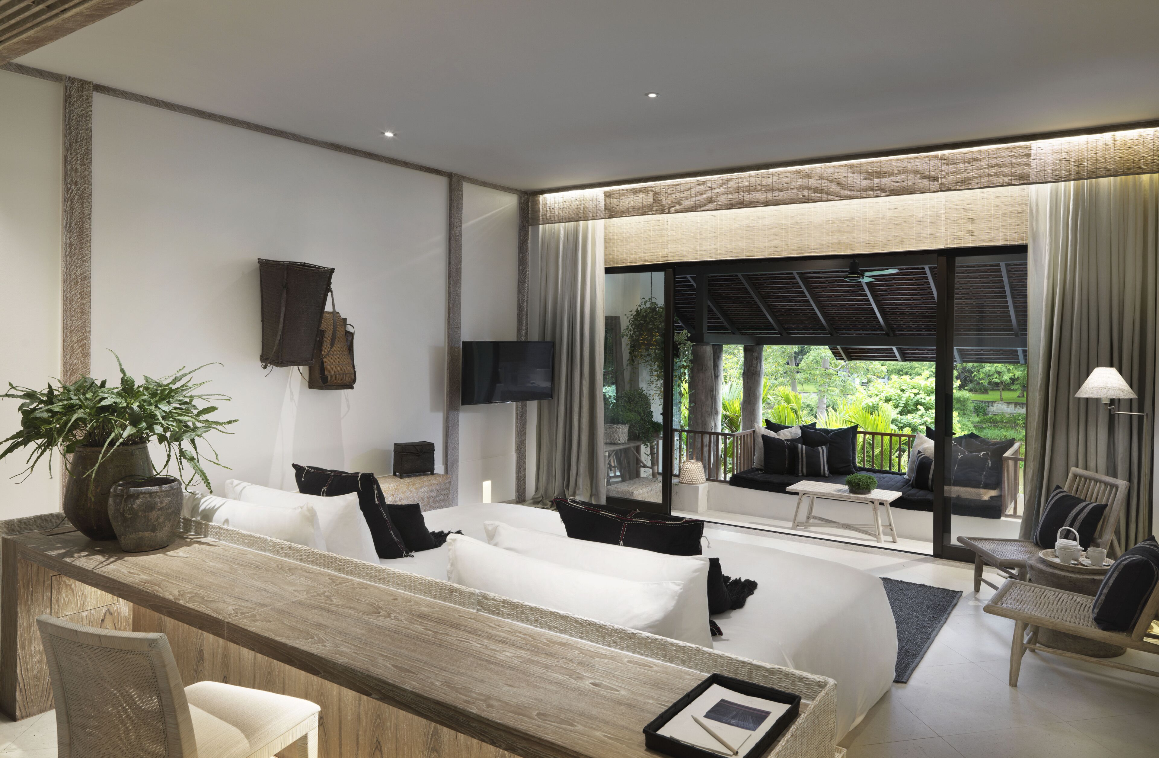 Rin Terrace Suites | Minibar, in-room safe, blackout drapes, rollaway beds