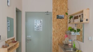 Studio (13) | Premium bedding, desk, iron/ironing board (on request), free WiFi - YO.OM @ Aeropod Ecohom Stay 13 (Kota Kinabalu)