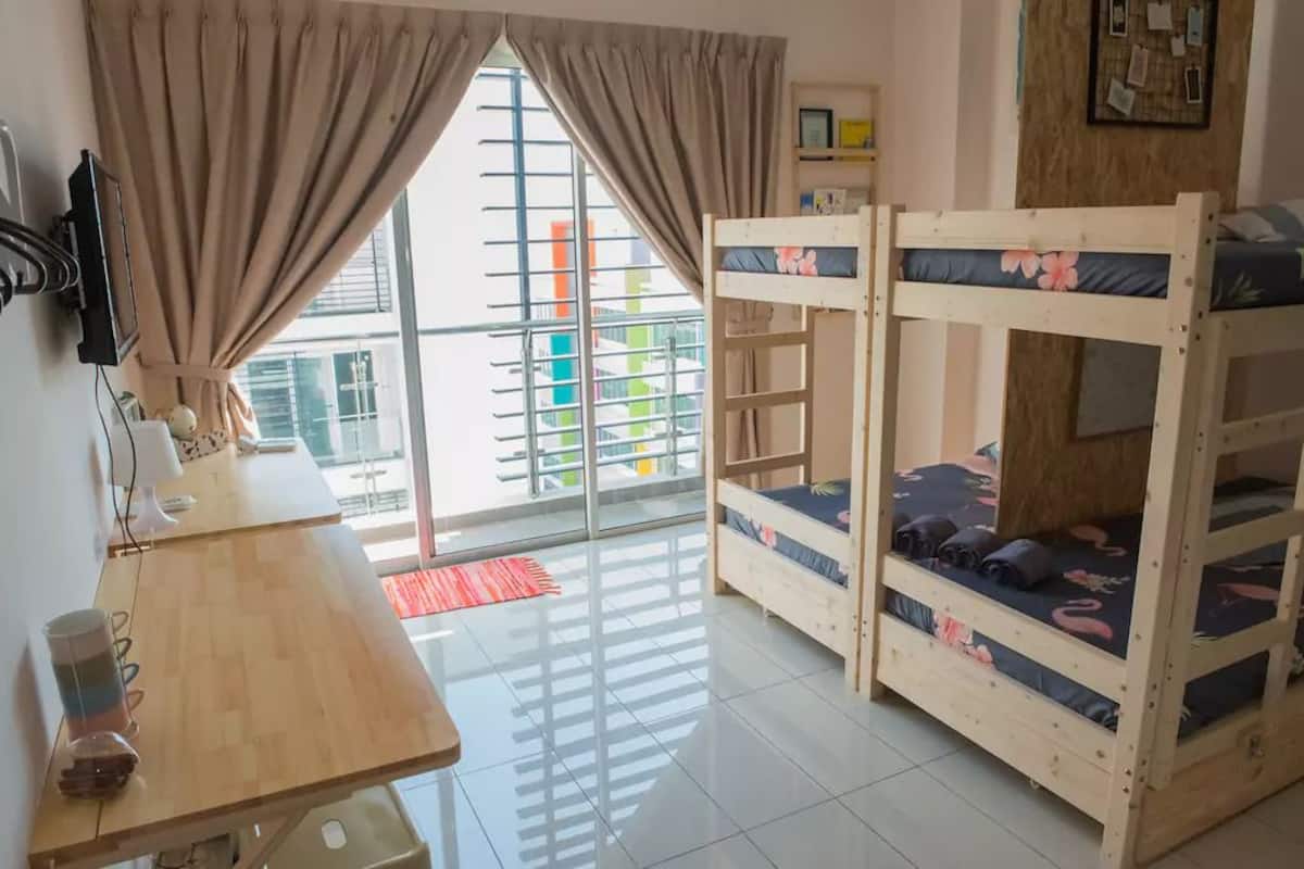Studio (17) | Desk, iron/ironing board, free WiFi