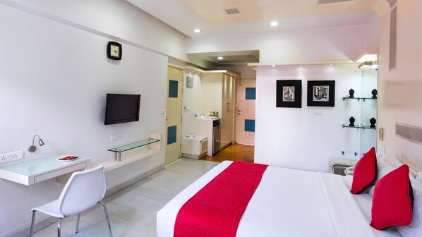 1 bedroom, premium bedding, in-room safe, desk