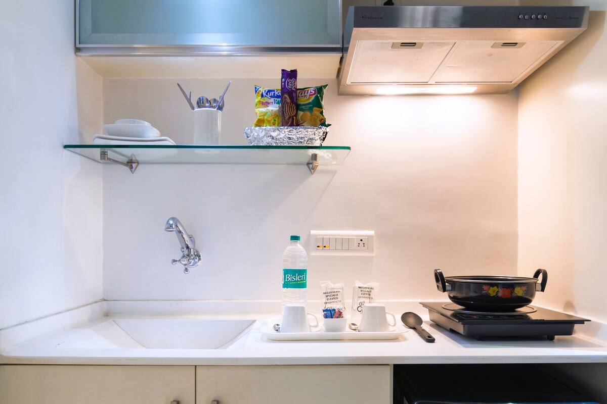 Exclusive Suite, 1 King Bed, Smoking | Private kitchen