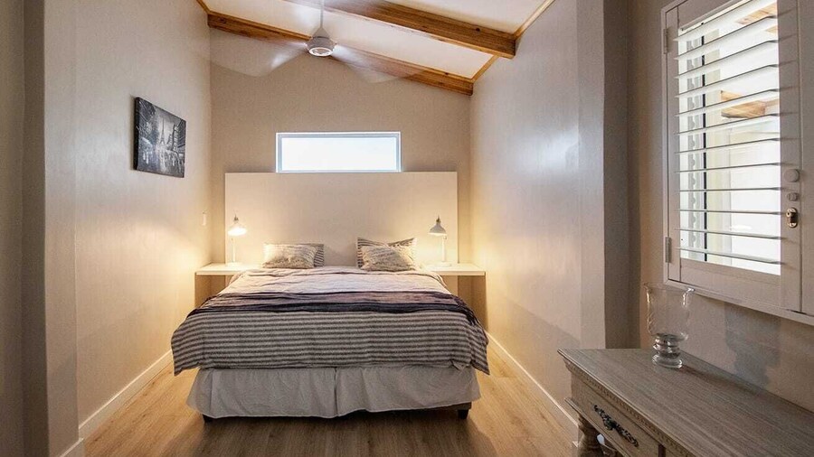 Umhlanga Lodge -No children