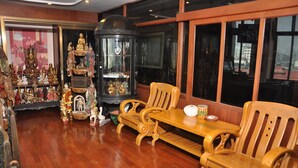 Lobby sitting area - Asian Bliss Myanmar Hostel (Yangon)