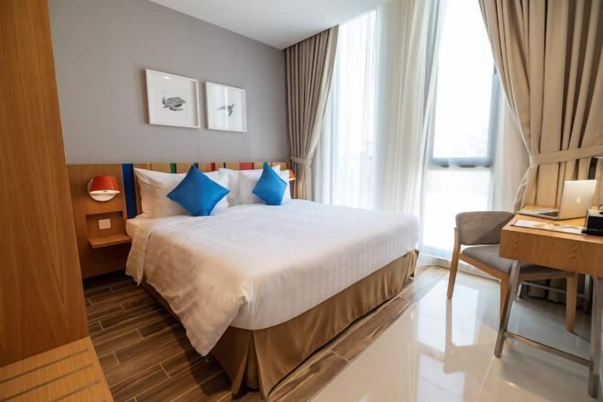 1 bedroom, in-room safe, individually decorated, individually furnished