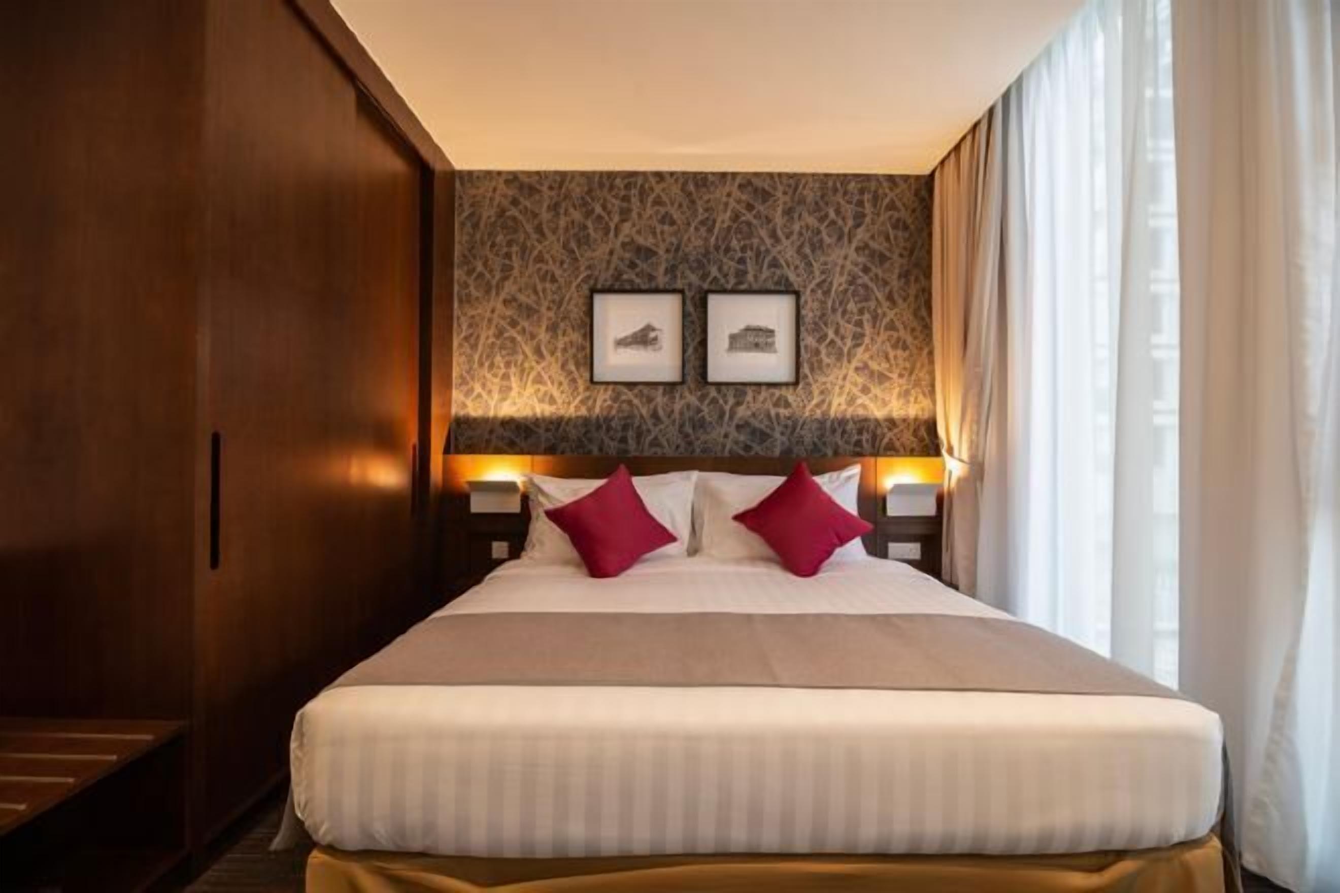 In-room safe, individually decorated, individually furnished, desk