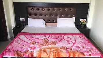 Desk, rollaway beds, free WiFi