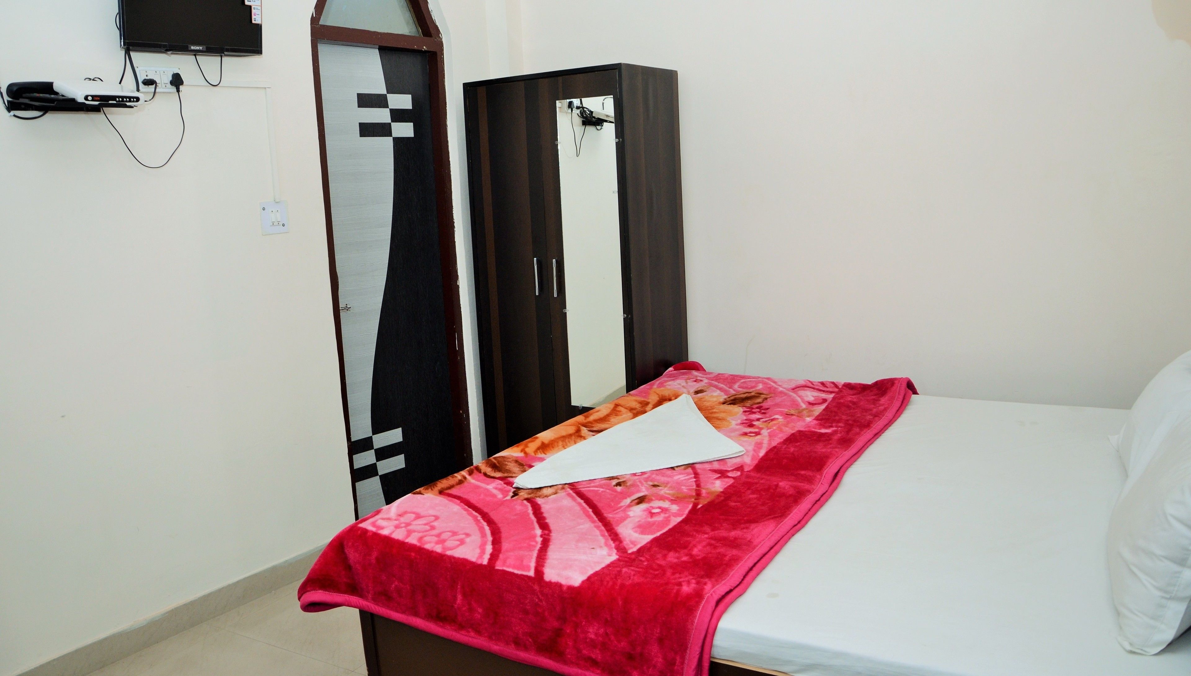 standard double room, 1 king bed | desk, rollaway beds, free wifi